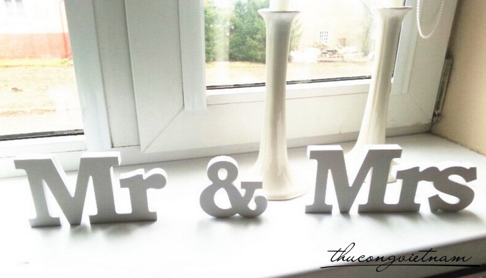 Chữ Mr&Mrs foam cứng 10ly